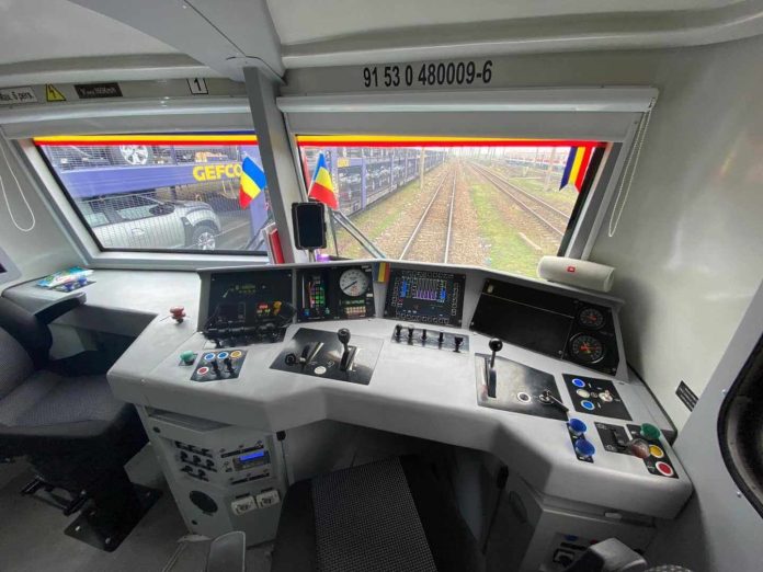 Circulația feroviară întreruptă cinci ore între Timișoara și București. O bucată de stâncă a lovit locomotiva unui tren