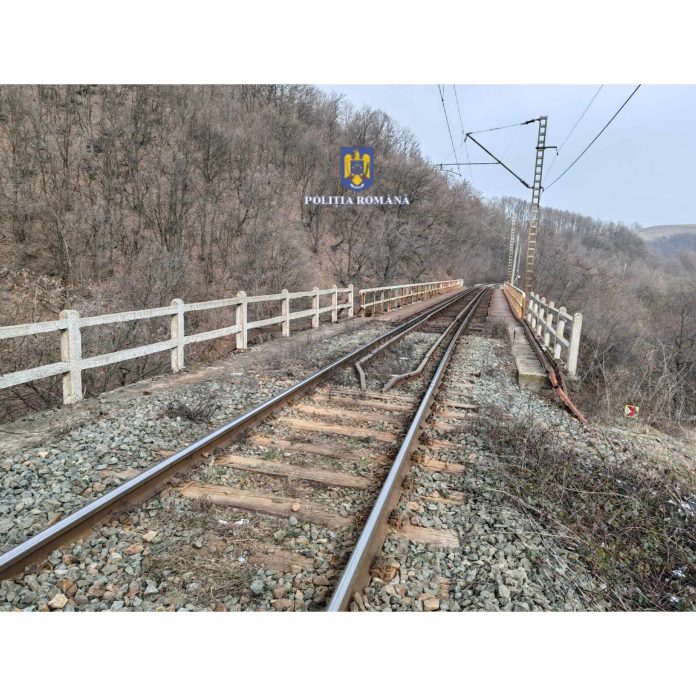 Căi ferate atacate de hoți. Au fost tăiate aproape 200 de metri de cabluri din cupru