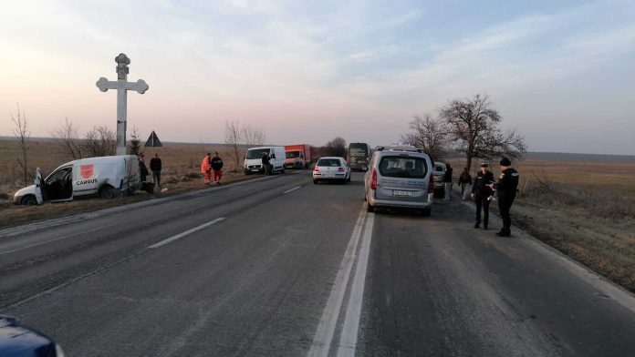 Accident în lanț pe un drum din Timiș. O femeie a ajuns la spital
