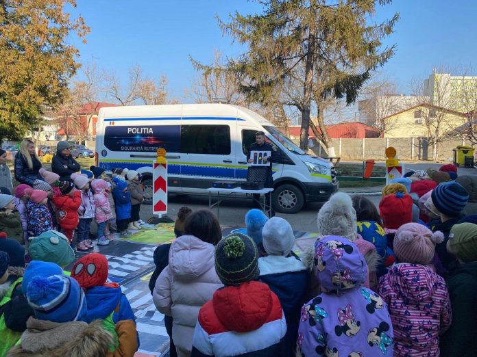 Poliția din Timiș, la grădiniță! Lecții importante pentru zeci de copii