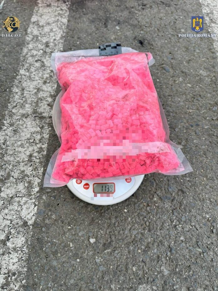 Traficanți de ecstasy, prinși în flagrant când încercau să vândă pastile de peste 27.000 de euro. Percheziții în Timiș și Arad (1)