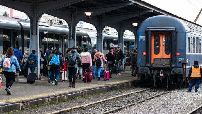 Biletele de tren cu reducere de 90% pentru studenți, disponibile din nou online