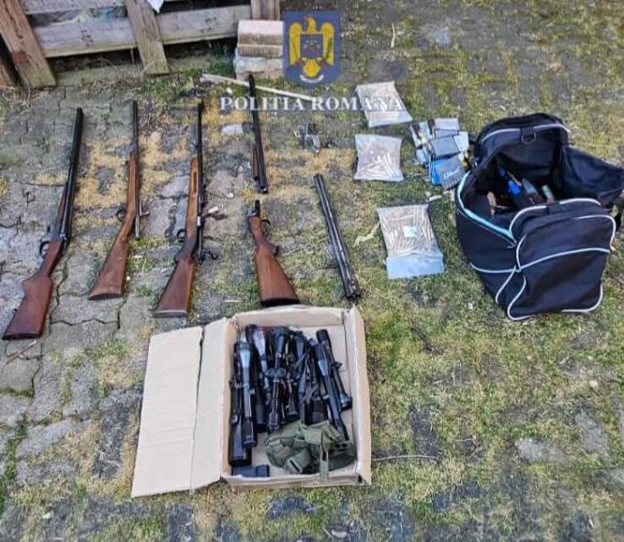 FOTO. Poliția din Timiș a descins și în Austria. Arme letale și zeci de mii de cartușe au fost descoperite