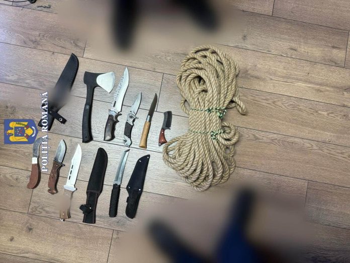 Studenție la Timișoara cu cuțite și alte arme albe. Descoperirea făcută în camera de cămin a unui tânăr din Drobeta-Turnu Severin