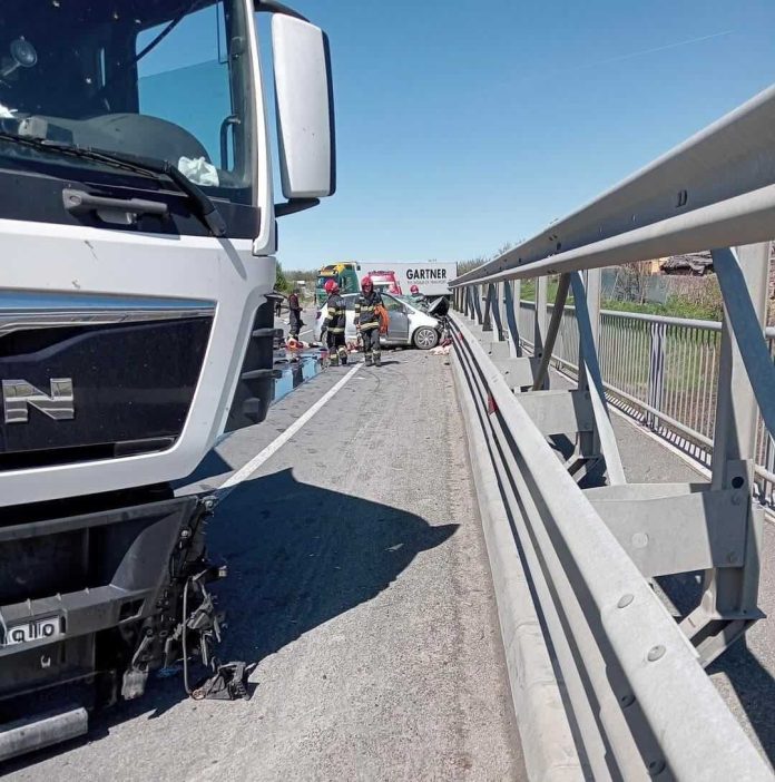 Accident cu patru victime în vestul țării. Trafic blocat (1)