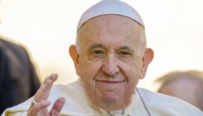 Papa Francisc a murit