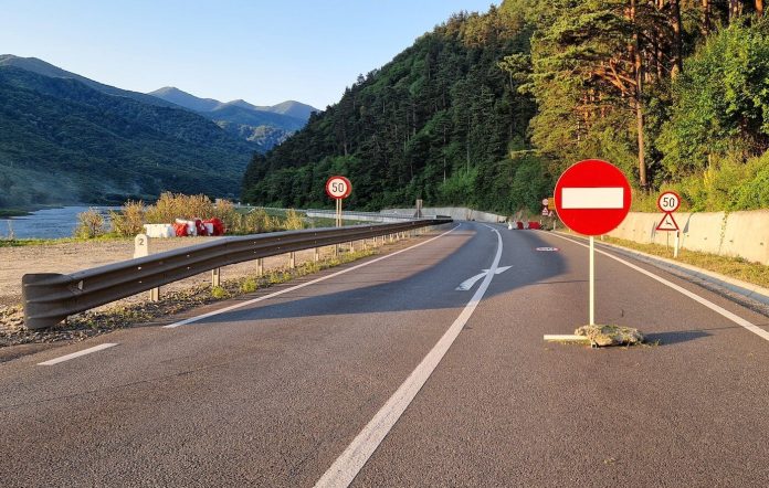 Trafic închis pe Valea Oltului, luni și marți, timp de mai multe ore