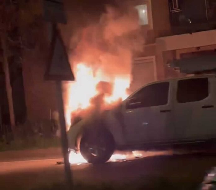 VIDEO. Autovehicule în flăcări, noaptea trecută (1)