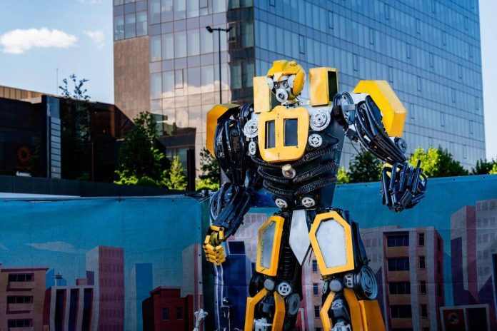 Expoziție de roboți gigant la Iulius Town Timișoara