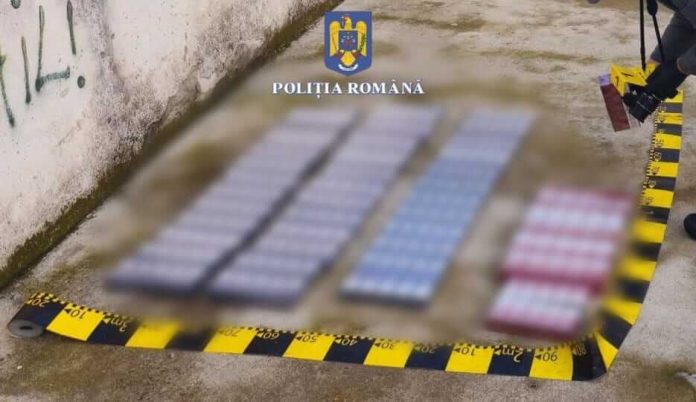 Percheziții într-un oraș din Timiș. Au fost confiscate aproape 10.000 de țigări de contrabandă