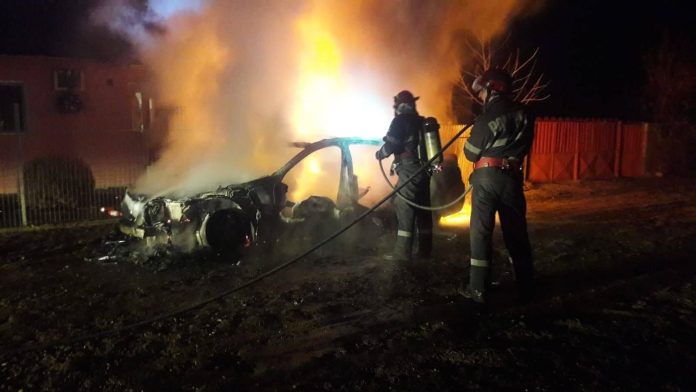 Răzbunare în stil mafiot, la Timișoara. BMW de 40.000 de euro, incendiat pentru un loc de parcare