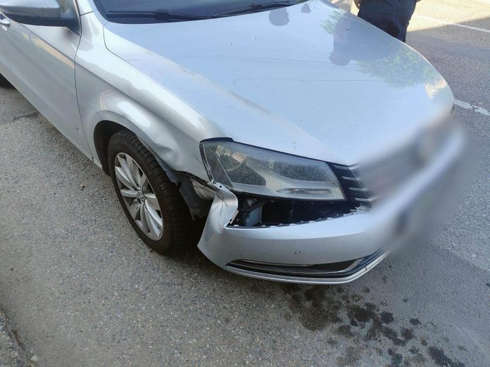 Accident la Sânnicolau Mare. Tânăr de 17 ani pe motocicletă, lovit de o mașină