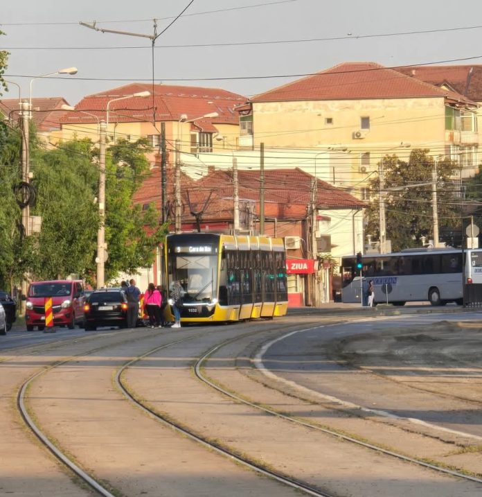 Biciclist lovit de tramvai la Timișoara