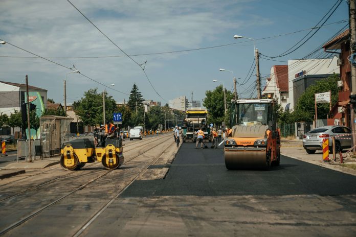 Continuă lucrările pe bulevardul Liviu Rebreanu. Noi restricții