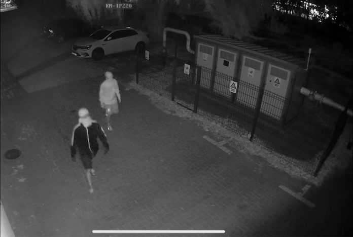 Tineri mascați, prinși noaptea trecută la Giroc. Încercau să fure din mașini