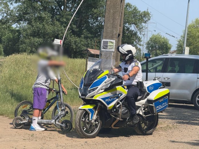 Trotinetiști și bicicliști, amendați de polițiștii din Timiș