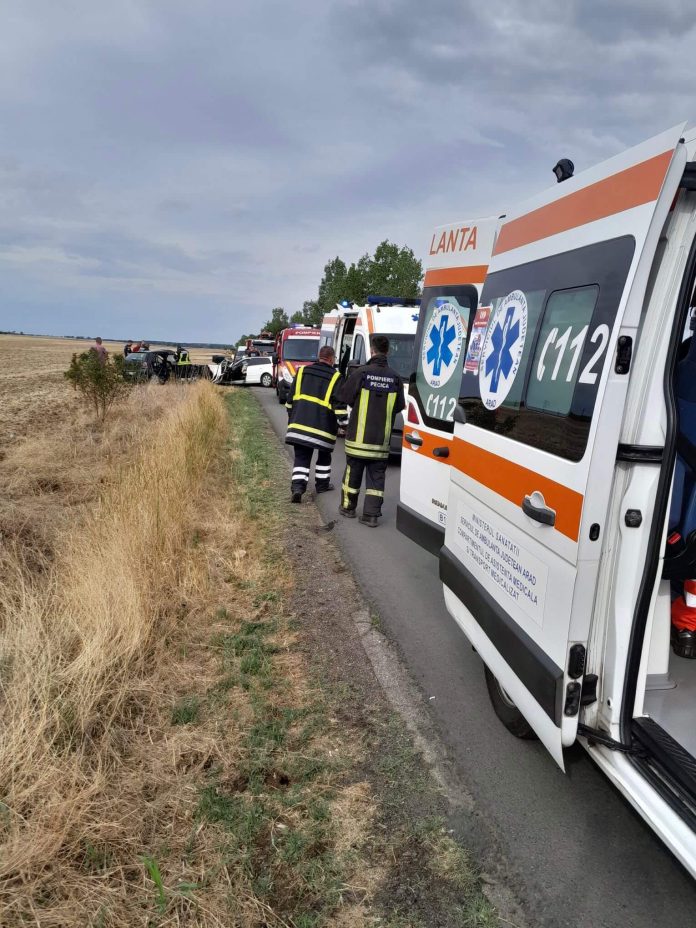 Coliziune cu patru victime pe un drum din vest. Un tânăr este în stare gravă