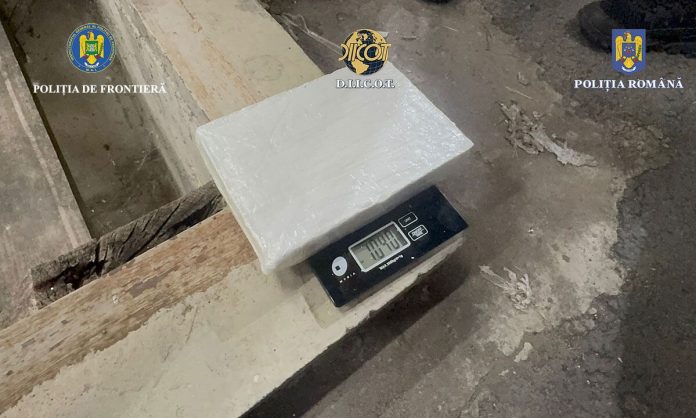 Flagrant la vama dintre România și Ungaria. Traficant de droguri, prins cu peste 1 kilogram de cocaină