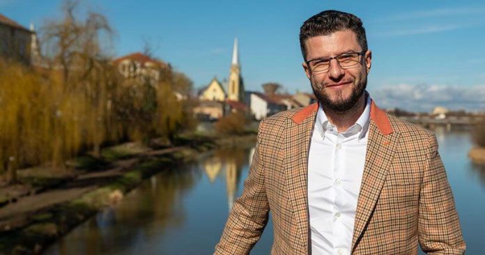 Raul Olajos, proaspăta achiziție a PNL. Este al patrulea partid din CV-ul tânărului politician