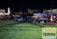 Un șofer „a zburat” cu mașina-n stâlp, noaptea trecută, la Dumbrăvița