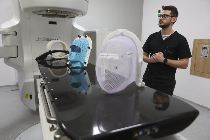 Asociația OncoHelp a inaugurat un nou accelerator liniar. Centrul devine cel mai mare Laborator de Radioterapie din România