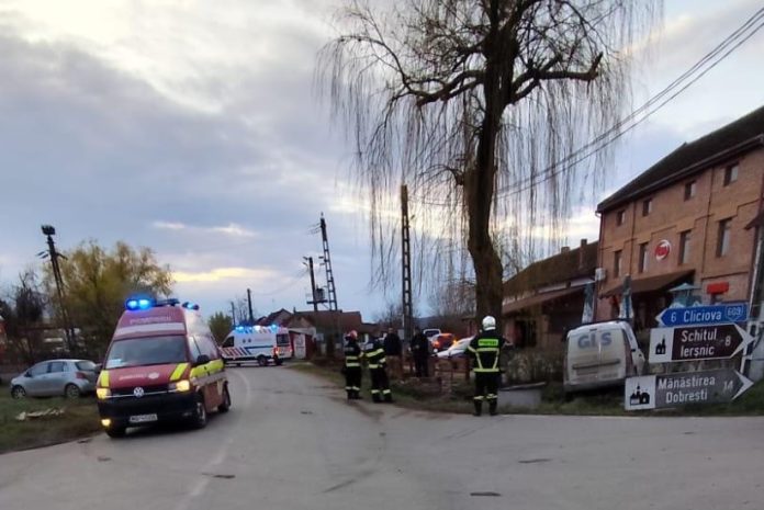 Doi răniți în urma unui accident, într-o localitate din Timiș