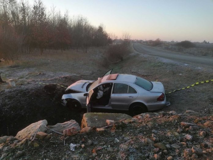 UPDATE. Cinci persoane s-au răsturnat cu mașina într-o localitate din Timiș