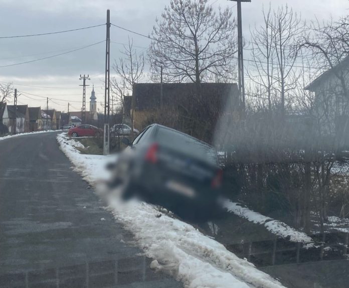 A condus rupt de beat și fără permis, într-o localitate din Timiș. Final de drum în șanț și 24 de ore după gratii
