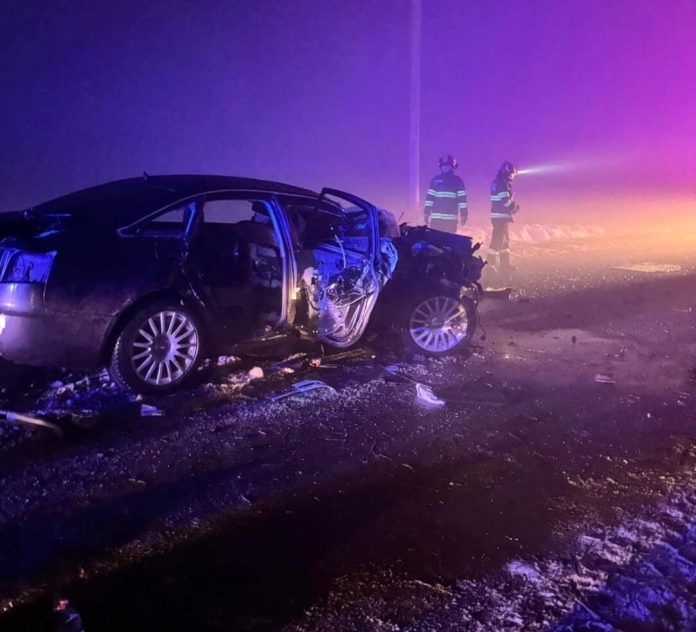 Tragedie pe șosea, în miezul nopții. Accident cu un mort și doi răniți