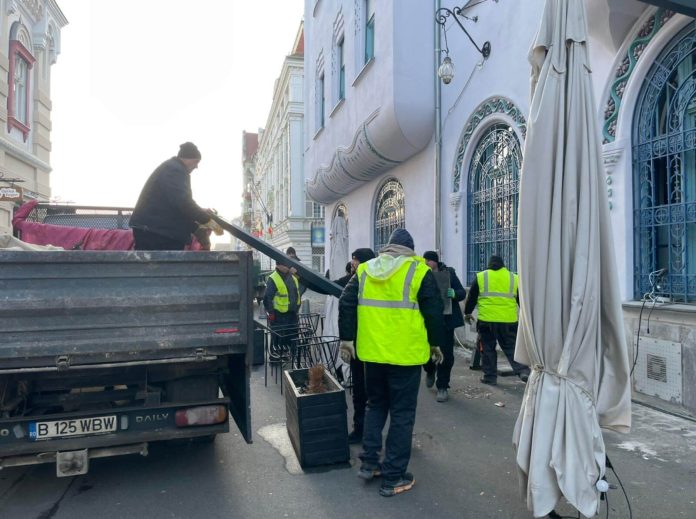 Continuă „războiul” cu terasele ilegale din centrul Timișoarei. Trei comercianți au rămas fără mese și scaune (1)