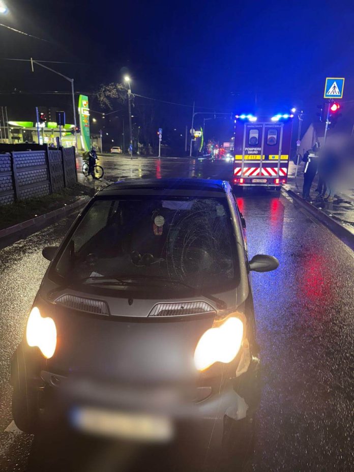 Femeie lovită pe trecerea de pietoni de o șoferiță neatentă