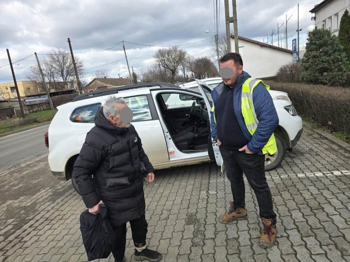 Vârstnic de 91 de ani rătăcit și dezorientat pe un șantier din Timișoara, readus acasă de polițiștii locali