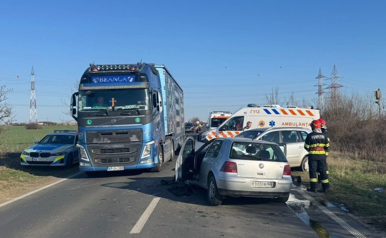 Trei răniți după ce un șofer de 80 de ani a intrat pe contrasens pe drumul dintre Sânnicolau Mare și Timișoara