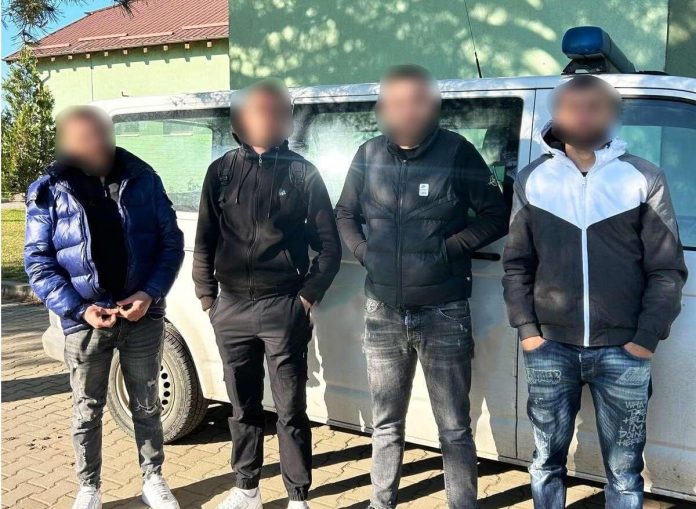 Patru albanezi depistați după ce au trecut ilegal granița. Au fost opriți între Jimbolia și Comloșu Mic
