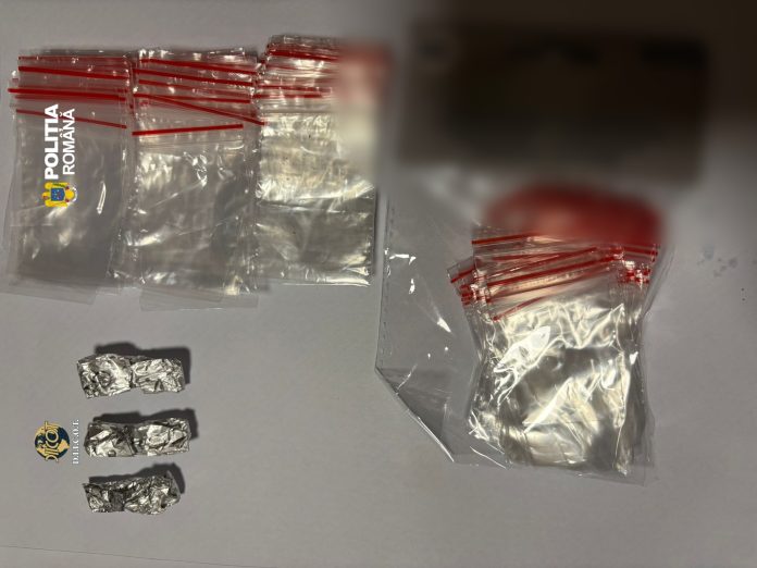 Percheziții la dealeri de cristal, în Timișoara. Patru persoane, arestate preventiv