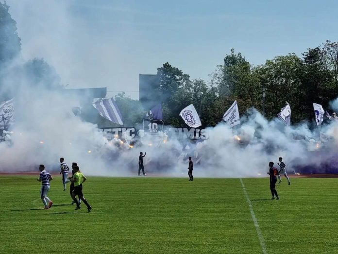Politehnica Timișoara, față-n față cu promovarea. Ultrașii alb-violeți, pregătiți de debandadă