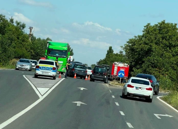 Accident în lanț pe drumul Timișoara – Sânnicolau Mare. Două persoane au ajuns la spital