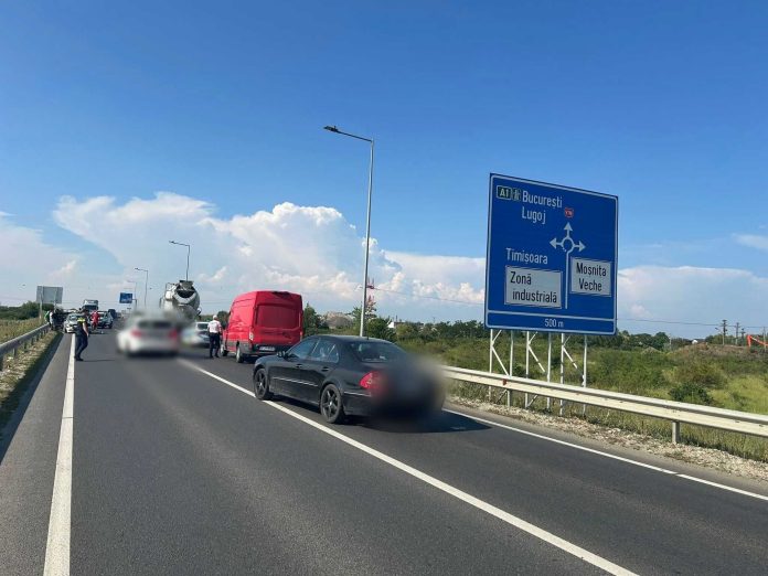 Accident pe centura Timișoarei: trei autovehicule avariate, o persoană rănită