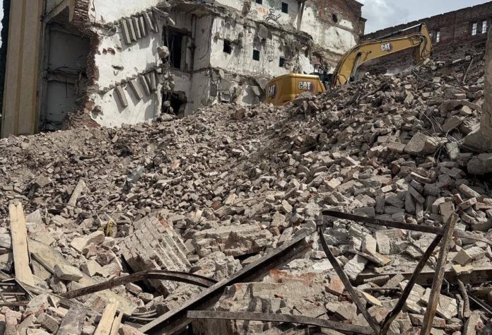 Amendă de 15.000 de lei la Timișoara pentru poluare cu praf în urma unor demolări