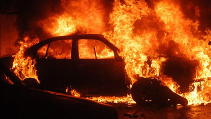 Intervenție de urgență a pompierilor un bărbat a incendiat mai multe mașini la Timișoara