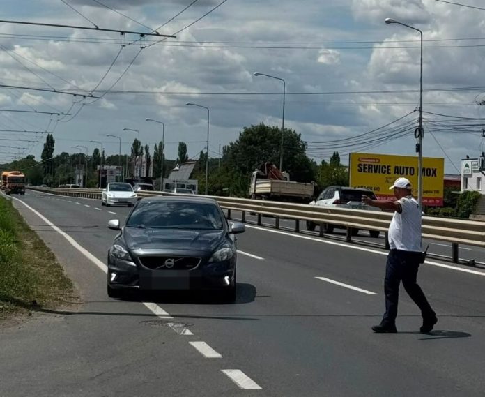 Razie pe DN6, în Timiș. Peste 100 de șoferi grăbiți au fost arși la buzunare de polițiști