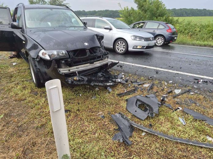 Șapte persoane implicate într-un accident pe un drum din Timiș trei mașini distruse, doi răniți, unul dintre șoferi consumase alcool