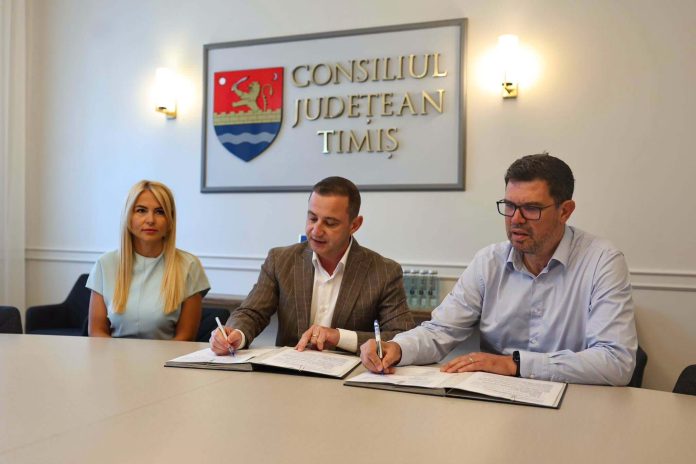 Teren sintetic pentru 400 de copii de la academia de fotbal din Dumbrăvița