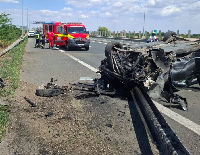 Un șofer s-a răsturnat cu mașina pe A1, între Timișoara și Arad. A rămas încarcerat