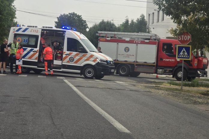 Accident la Sânnicolau Mare. Două persoane au fost rănite