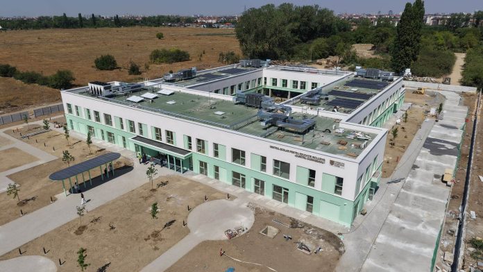 Un „colos” pentru educație școala din Timiș, construită într-un singur an, își deschide porțile pentru 250 de copii cu nevoi speciale