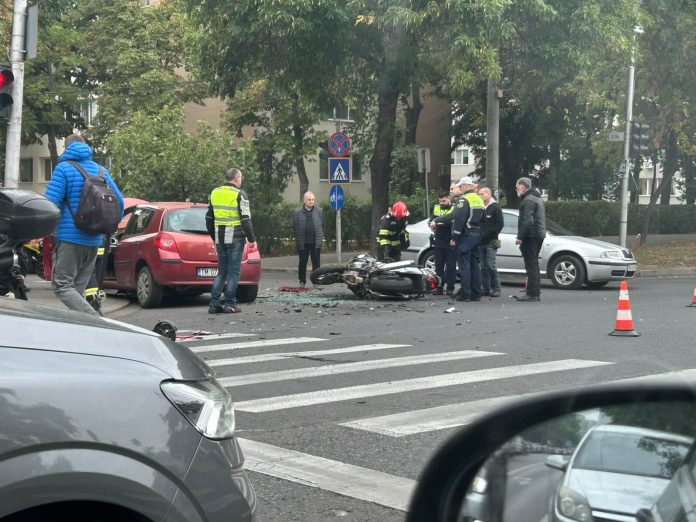 Accident grav pe Calea Torontalului din Timișoara un șofer de 75 de ani a lovit doi motocicliști. Două persoane, la spital