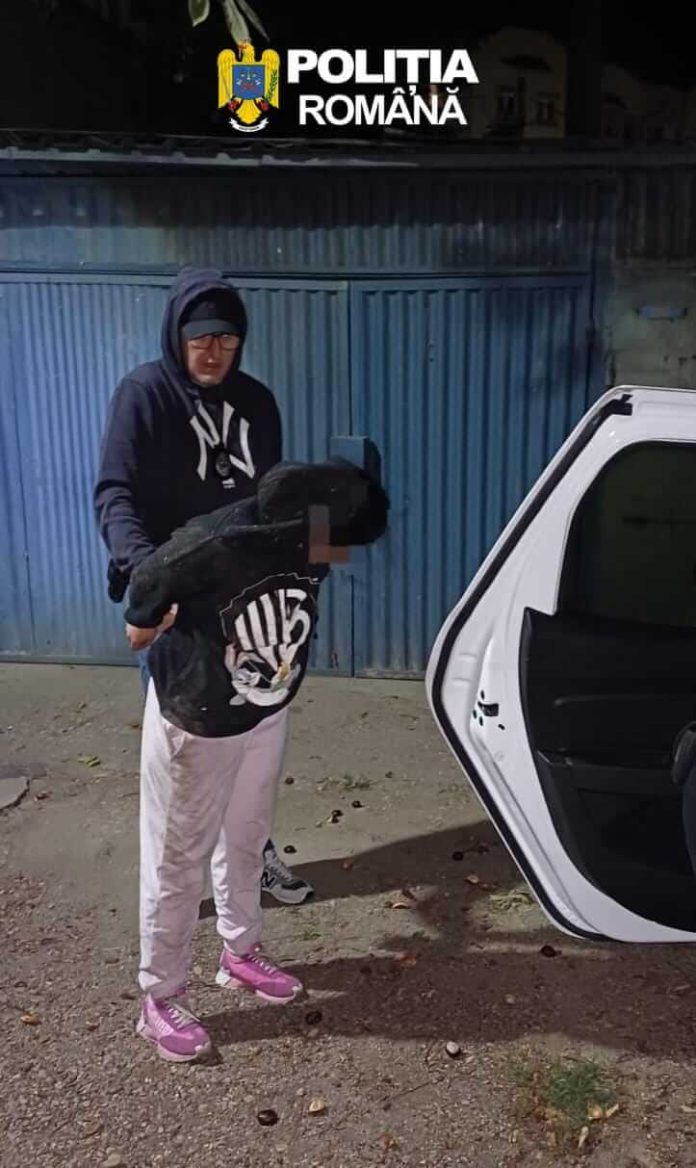 Doi bărbați periculoși, condamnați la închisoare, vânați și capturați de polițiștii din vestul țării