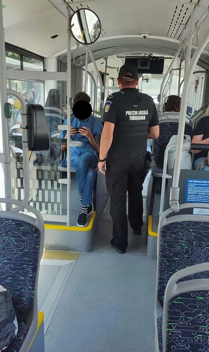 Fără bilet, cu alcool sau țigara aprinsă în autobuze și stații 871 de amenzi date la Timișoara