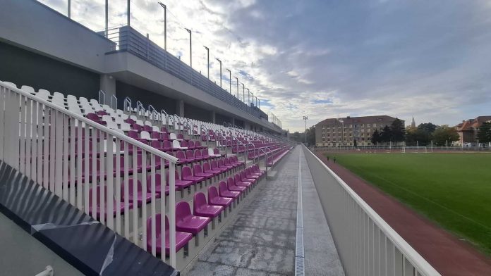 Stadionul Știința, tribună modernizată